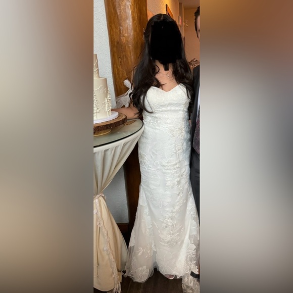 Lis Simon Wedding Dress - Picture 10 of 11